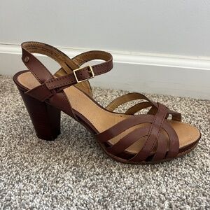 G.H. Bass & CO Womens heeled leather sandels size 9